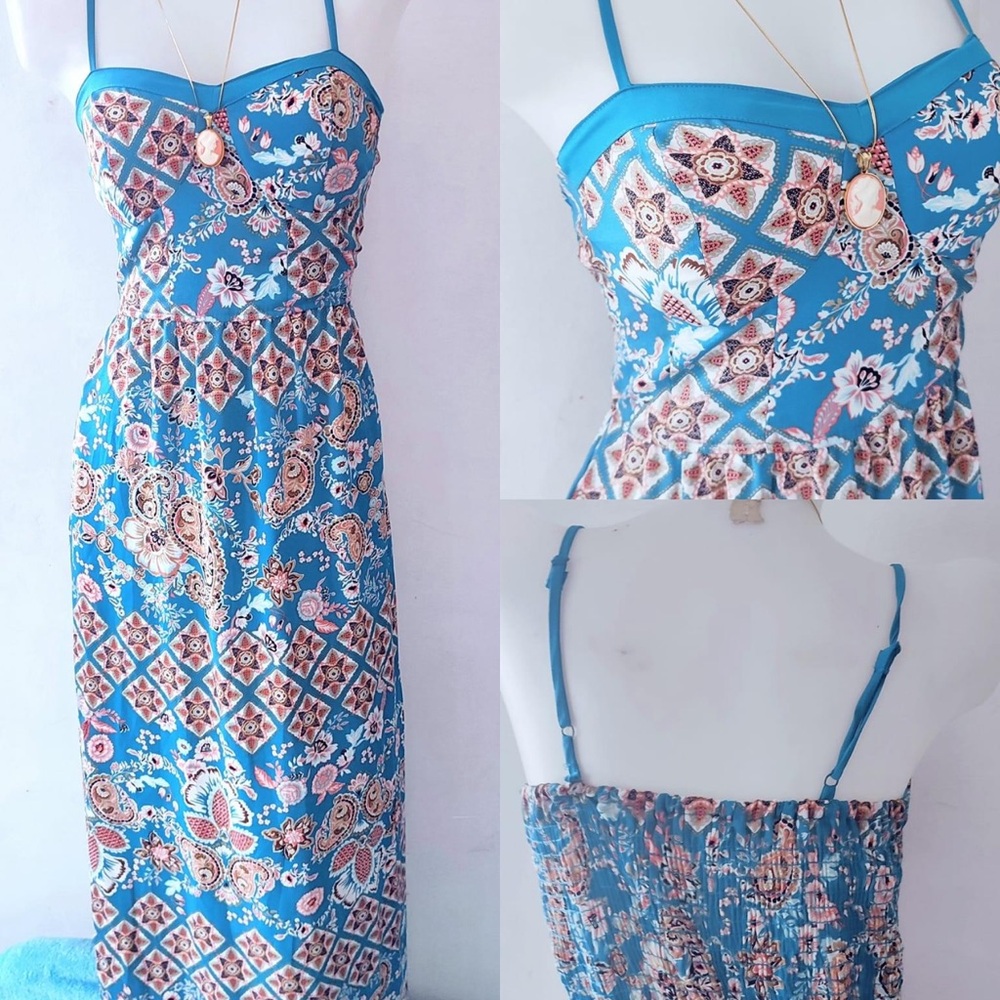 Gorgeous maxi dress with cups EUC beautiful pattern and design